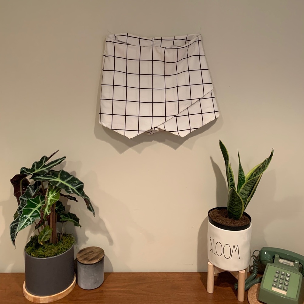 Black and white skort